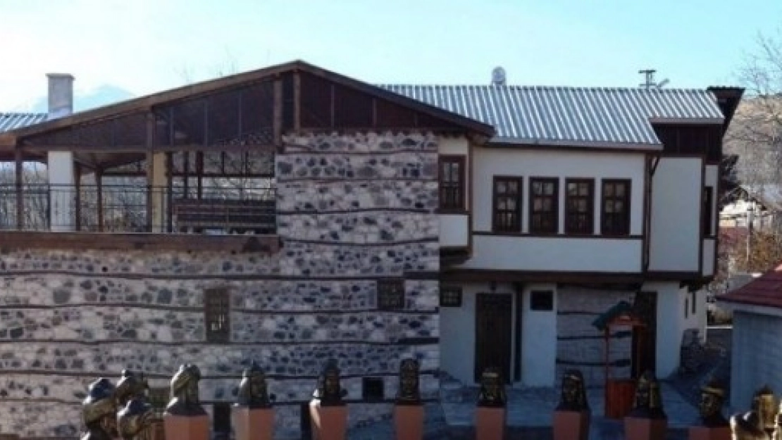 Arapgir'de 180 Yıllık Emiroğlu Konağı Kültür Evi Olarak Hazırlanıyor