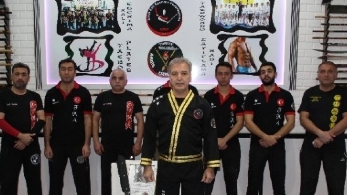 'Ay Yıldızlı Bayrağımızı Dalgalandırma Sözü Veriyoruz'