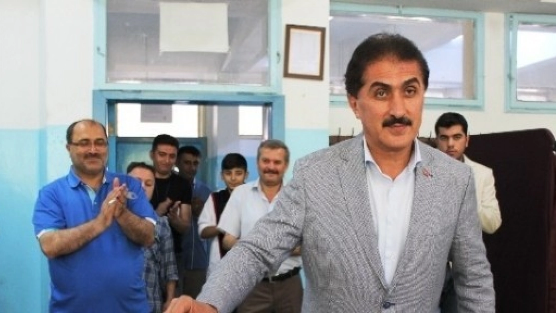 Bağımsız Aday Ölmeztoprak Oyunu Kullandı