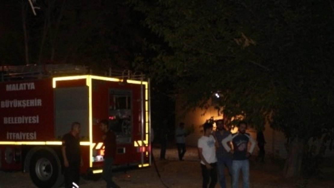 Bahçe Yangını Evlere Sıçramadan Kontrol Altına Alındı