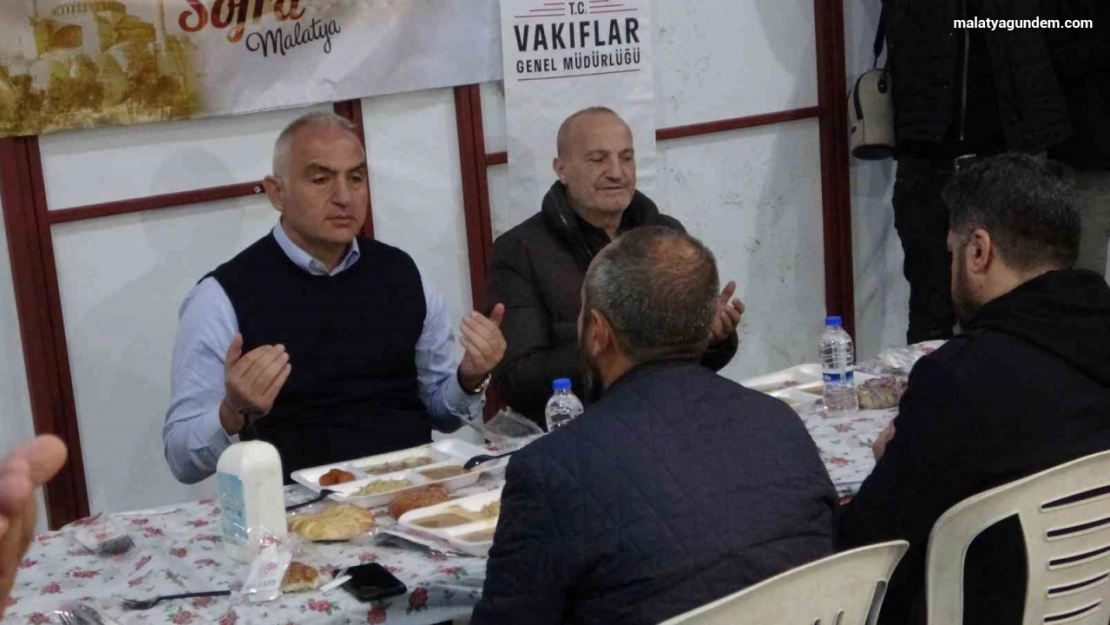 Bakan Ersoy: 'Bu afeti el ele vererek birlikte atlatacağız'