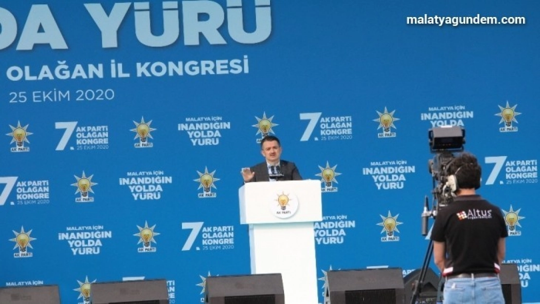 Bakan Pakdemirli'ye duygulandıran hediye