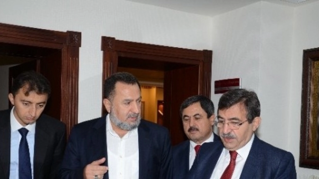 Bakan Güllüce, Darende'de İncelemelerde Bulundu