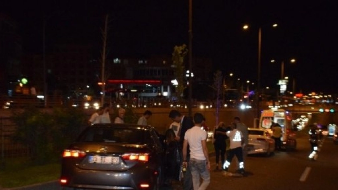 Bakan Konvoyunda kaza: 4 polis yaralı