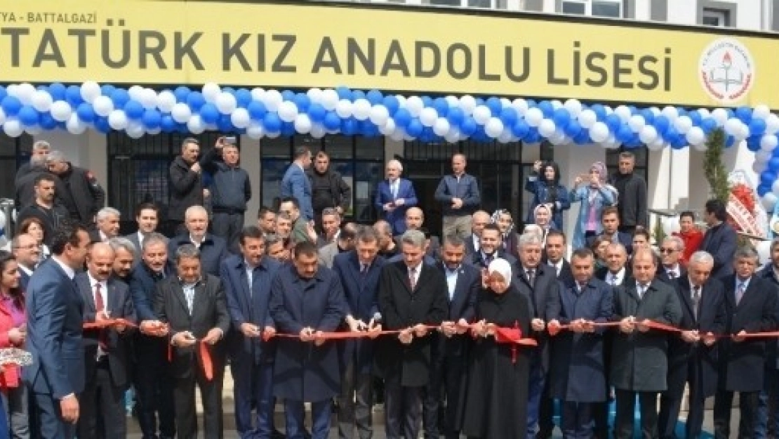 Bakan Selçuk Malatya'da Okul Açılışına Katıldı