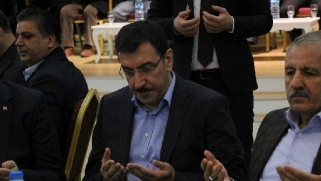 Bakan Tüfenkci annesi için Mevlit okutturdu