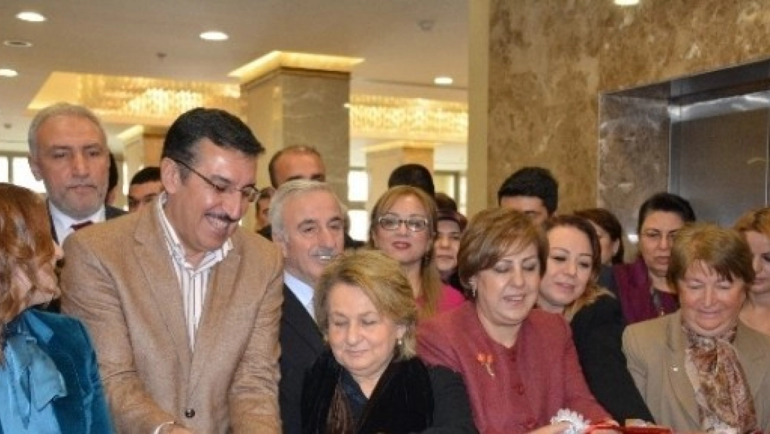 Tüfenkci, İpek Halı Sergisinin Açılışını Gerçekleştirdi
