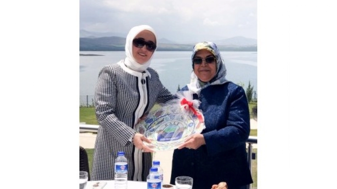 Bakan Tüfenkci'nin Eşinden Şehit Ailelerine Ziyaret