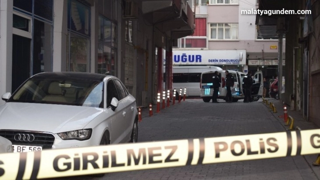 Balkondan düşen 75 yaşındaki kadın hastanede hayatını kaybetti