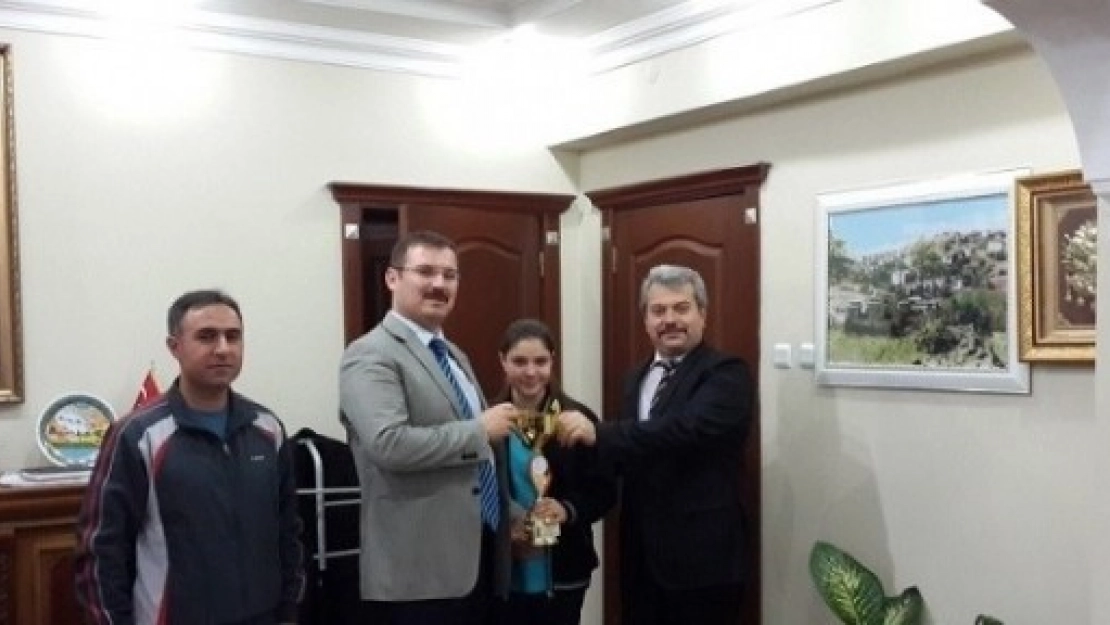 Başarılı Öğrencilere  Hediyeler Verildi
