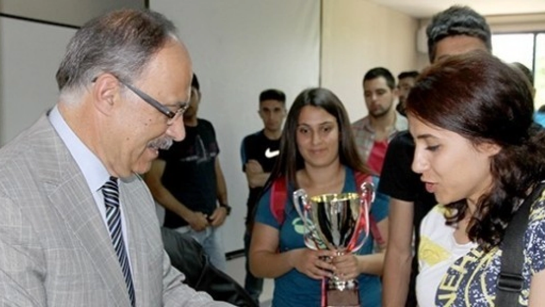 Başarılı Sporculardan Rektör Çelik'e Ziyaret