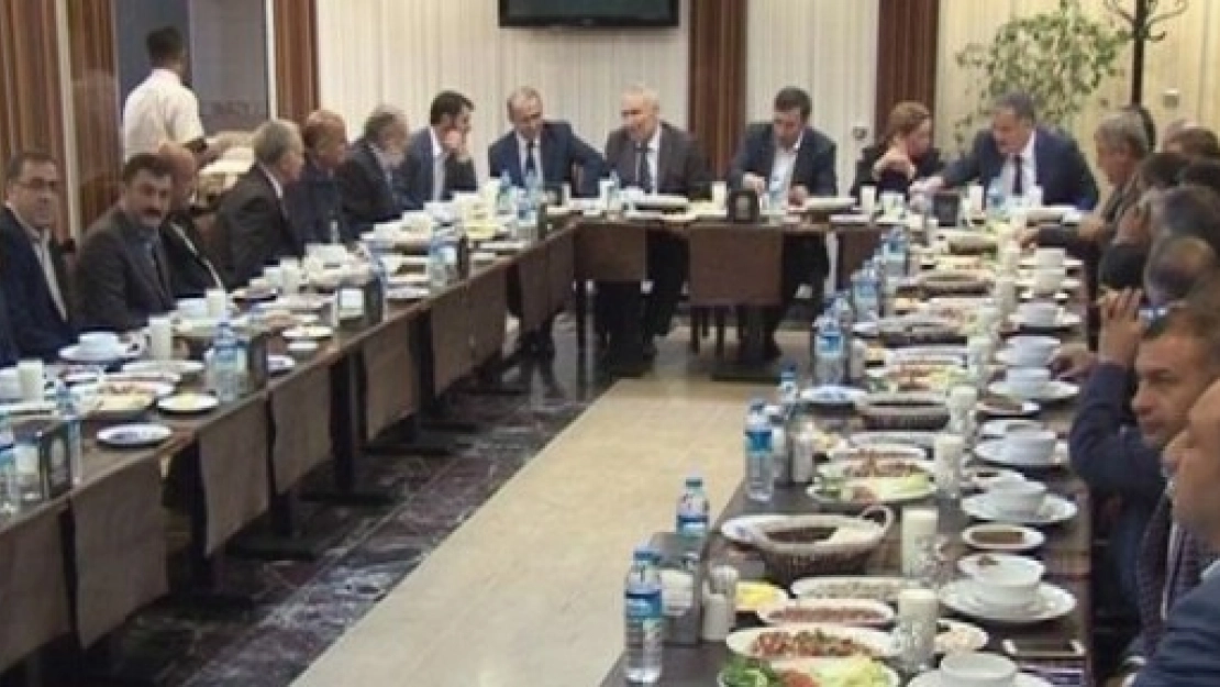 Başbakan Yardımcısı Yılmaz, Hemşehrileriyle Yemekte Buluştu