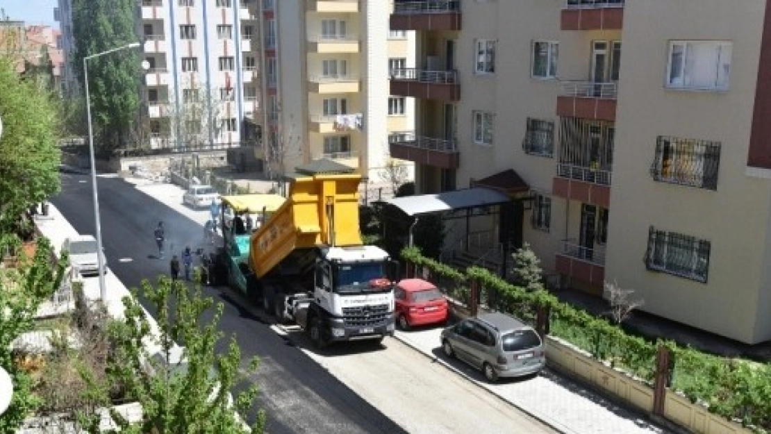 Başharık Mahallesinde Sıcak Asfalt Çalışması Yapıldı