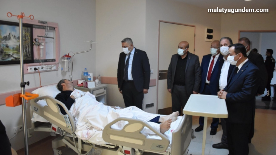 Başhekime 'hayırlı olsun', yaralıya 'geçmiş olsun' ziyareti