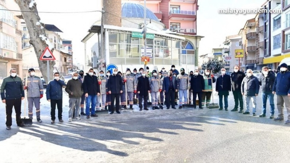 Başkan Çınar,  kar küreme çalışmalarını inceledi