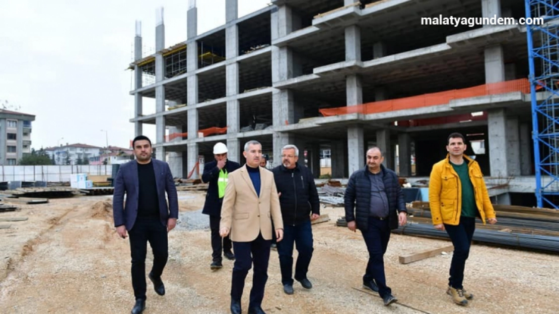 Başkan Çınar, yeni belediye hizmet binasının inşaatını inceledi
