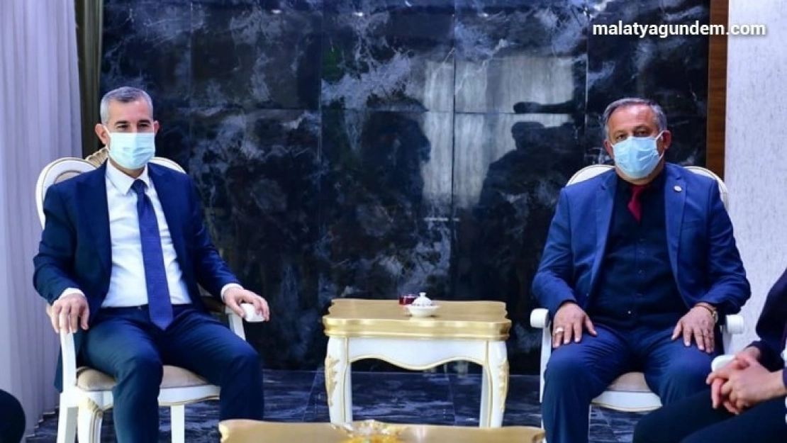 Başkan Çınar, Yeşilyurt muhtarlar dernek başkanı ve yönetimini ağırladı