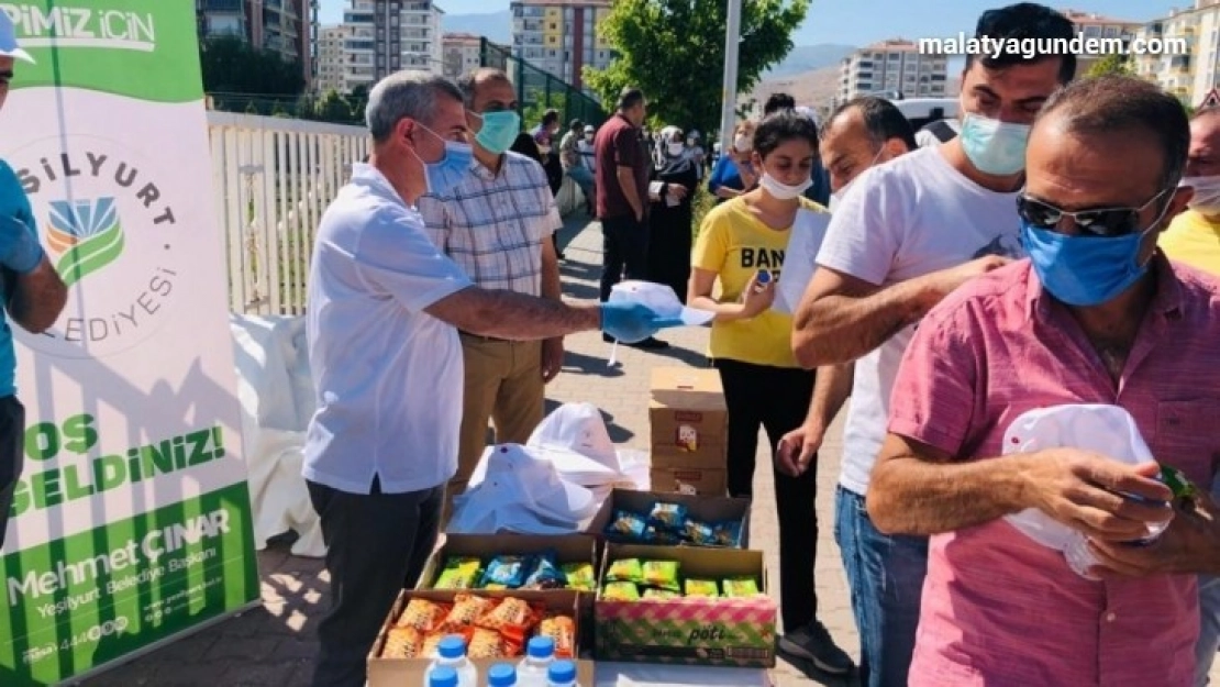 Başkan Çınar, YKS' ye giren öğrencileri yalnız bırakmadı