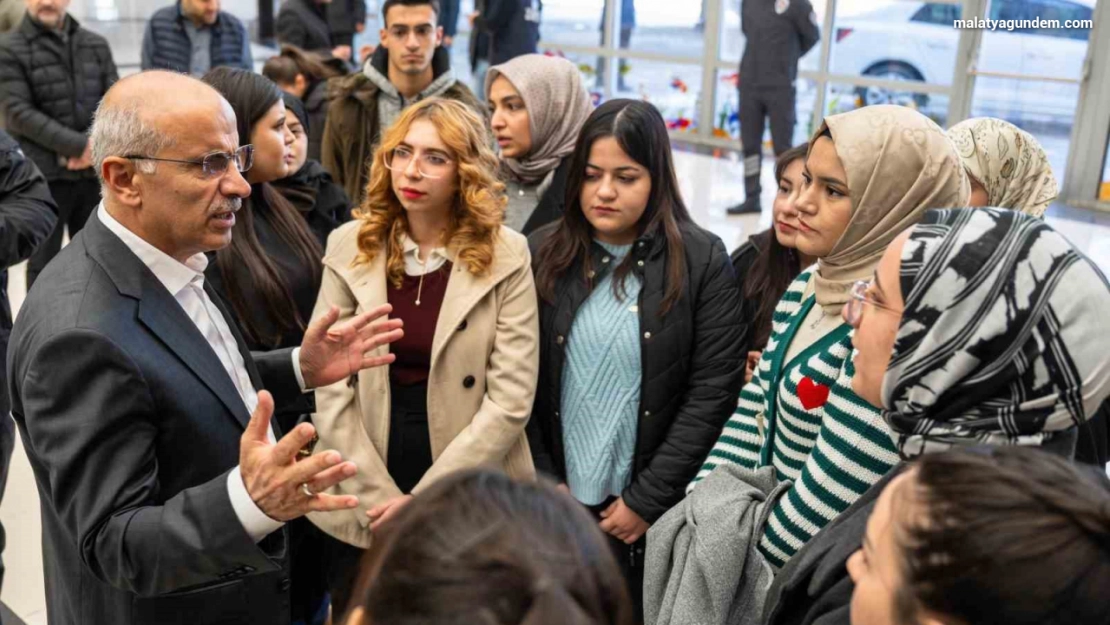 Başkan Er 'Gençlerimizin yanındayız'