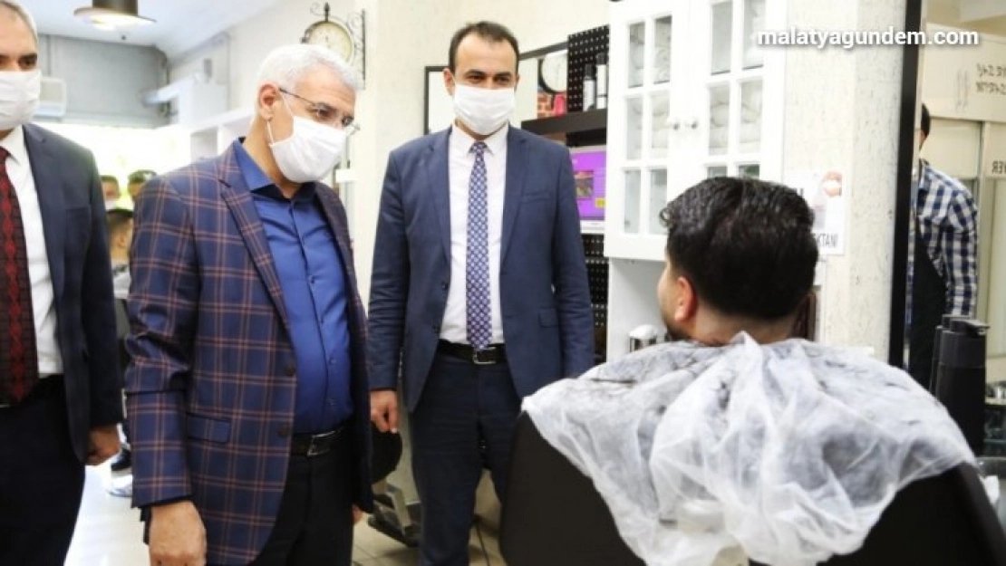Başkan Güder, berber ve kuaförleri ziyaret etti