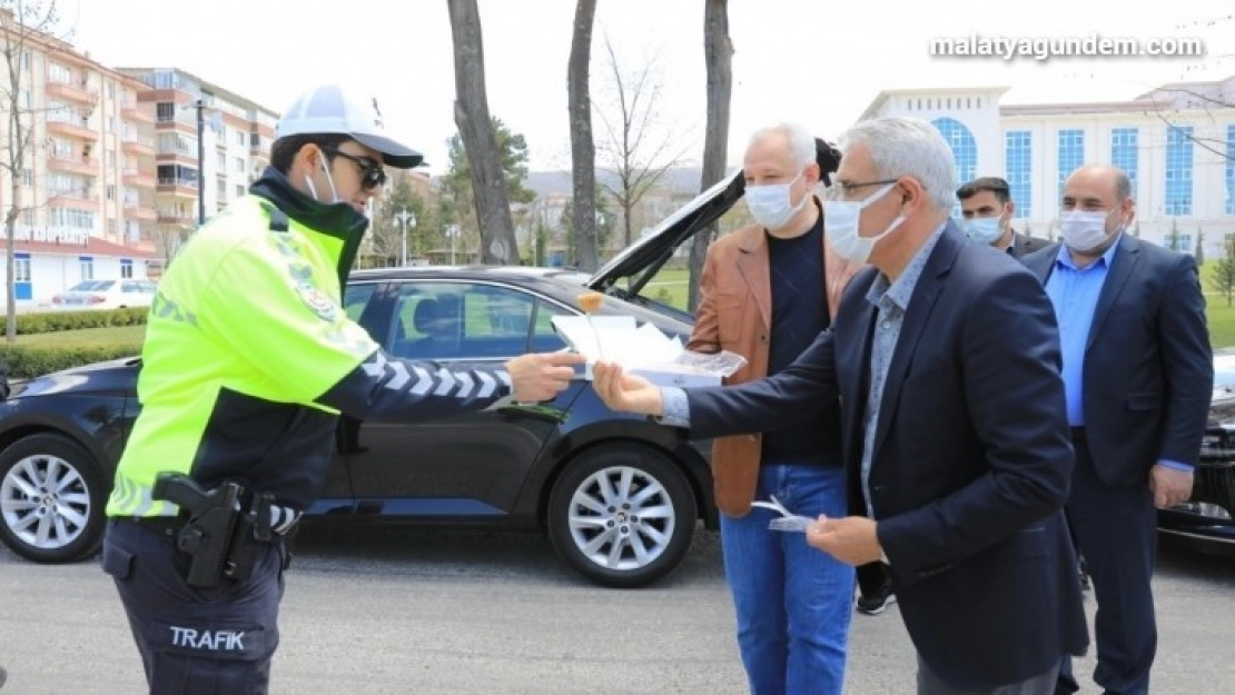 Başkan Güder'den görev başındaki polislere sürpriz ziyaret