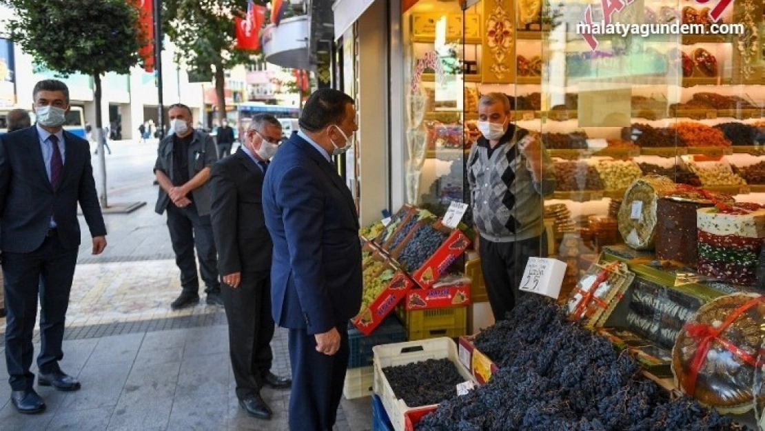 Gürkan esnafları gezdi, vatandaşlarla sohbet etti