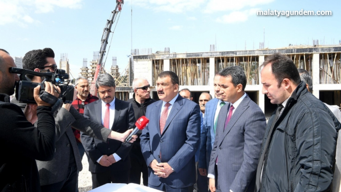 Başkan Gürkan, inşaatı devam eden yemek ve ekmek fabrikalarını gezdi