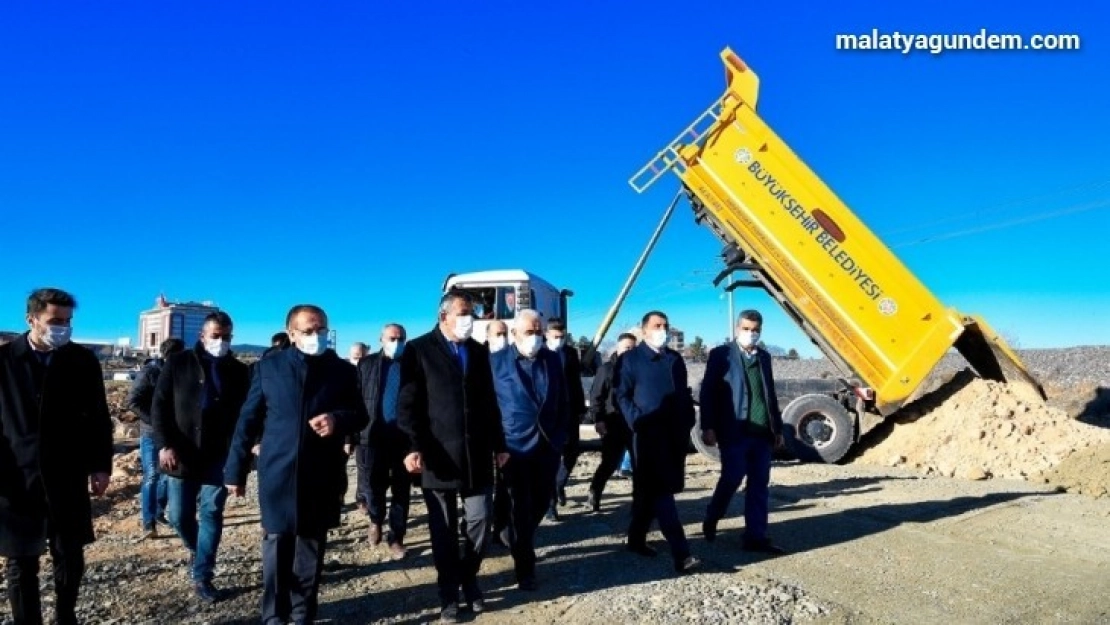 Başkan Gürkan, yeni açılacak 30 metrelik yolda incelemelerde bulundu