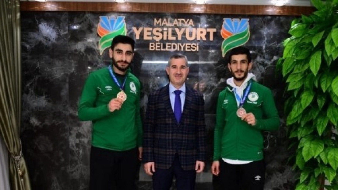 Çınar, Başarılı Sporcuları Tebrik Etti