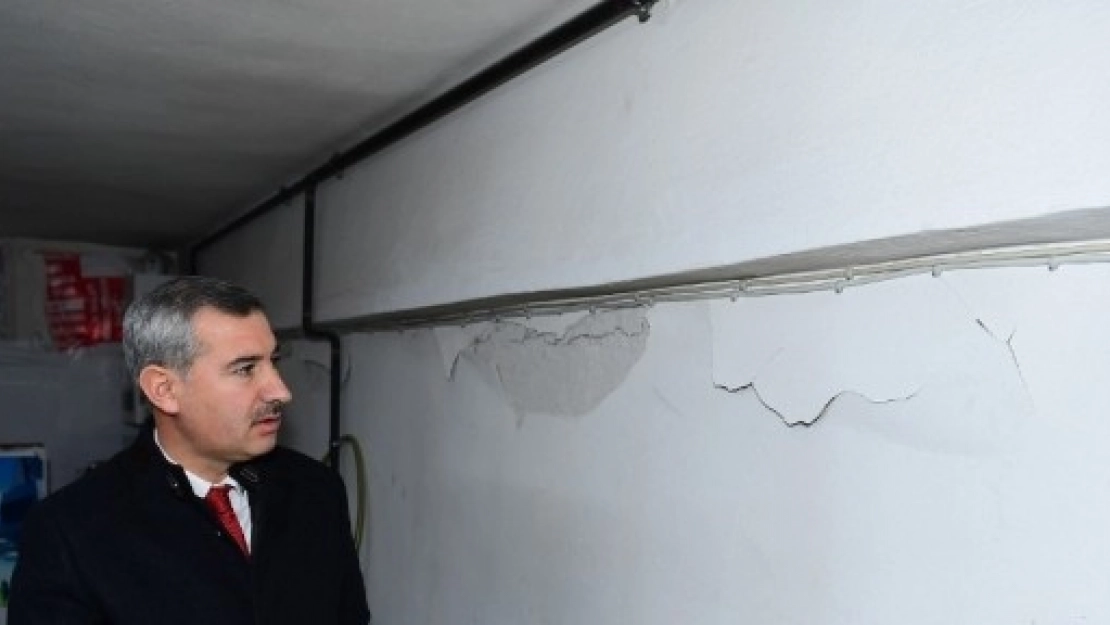 Başkan Çınar, Hasar Gören Ev ve İş Yerlerini İnceledi