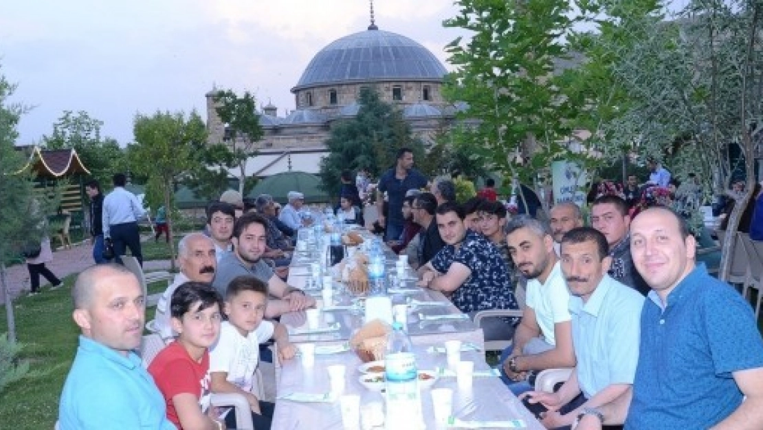 Başkan Eser Belediye Personeli İle İftarda Bir Araya Geldi