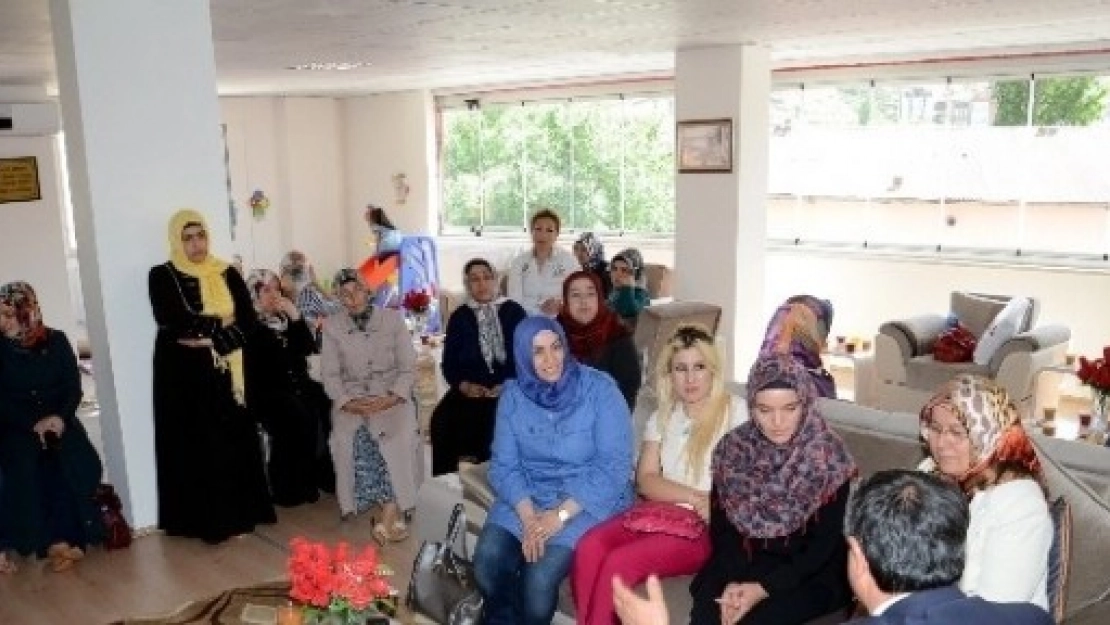 Başkan Eser Kadınlarla Toplandı