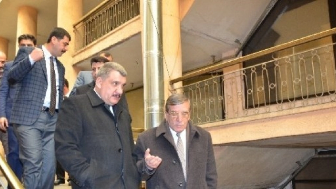 Başkan Gürkan, Cezmi Kartay Caddesi'ni Gezdi