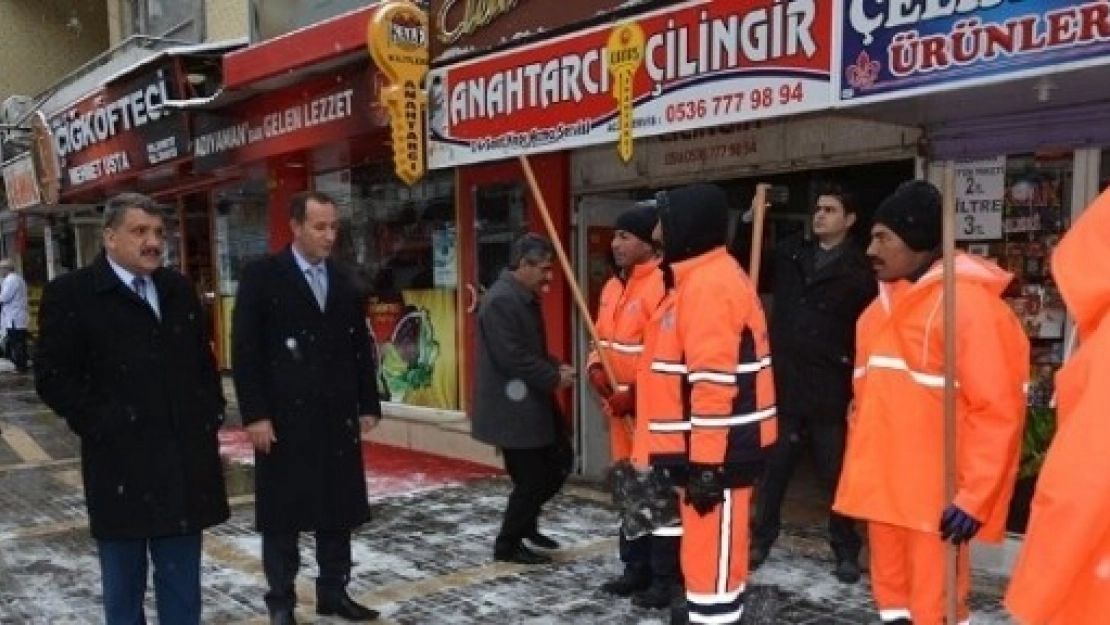 Başkan Gürkan, Karla Mücadele Çalışmalarını Yerinde İnceledi