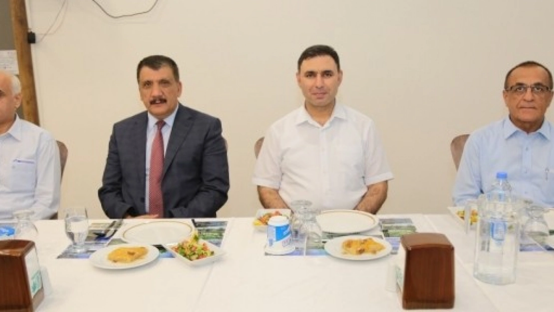 Gürkan'dan Kaymakam Yılmaz'a Veda Yemeği