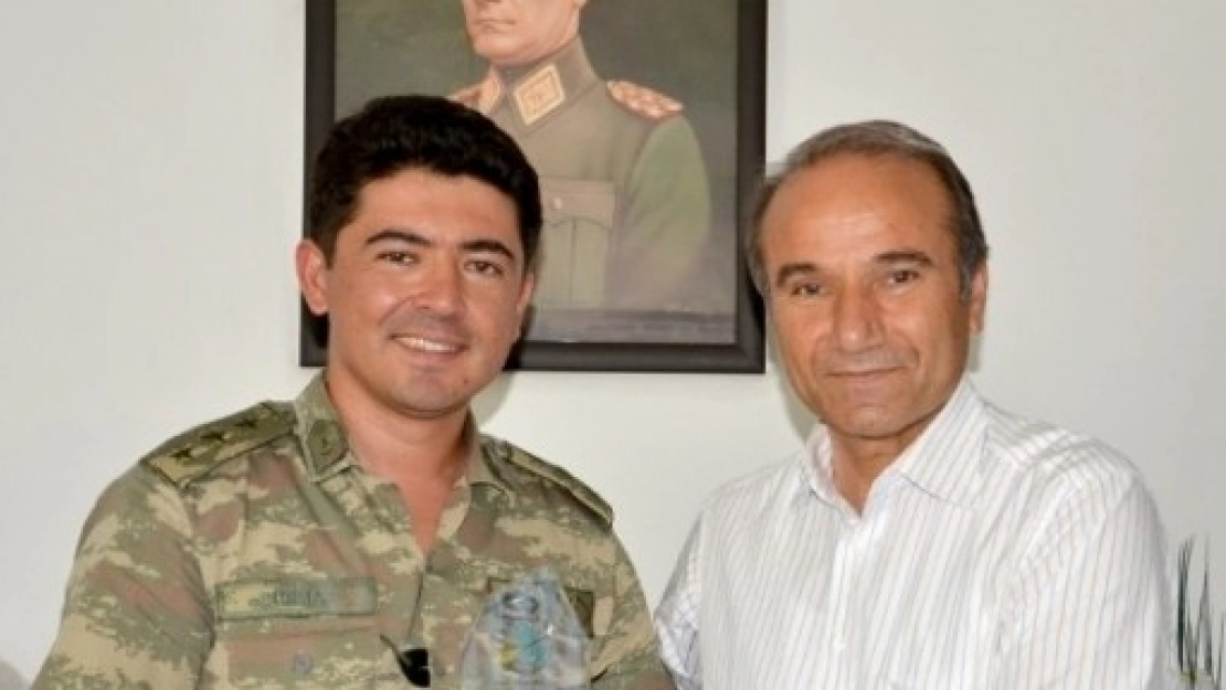 Başkan Kızıldaş'tan, Komutan Durmaz'a Plaket‏
