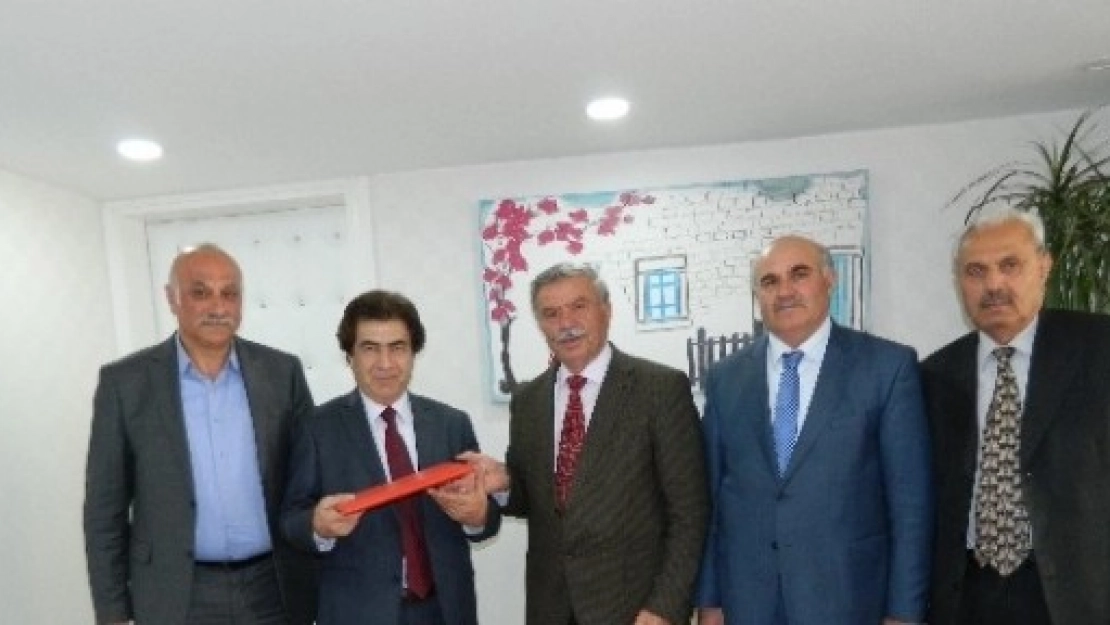 Küçük, Cemevi Yapımı İçin Kolları Sıvadı