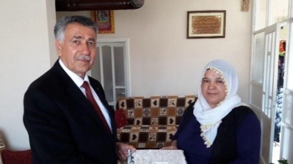 Öztürk'ten Şehit Ailelerine Ziyaret