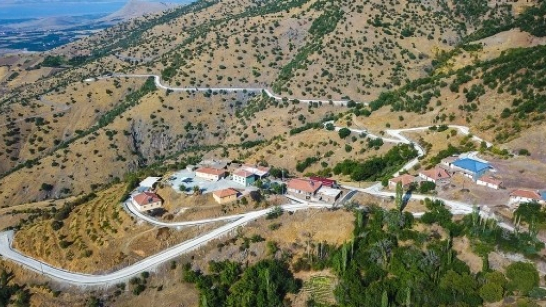 Başkan Polat, Alhanuşağı Mahalle Yolunu İnceledi