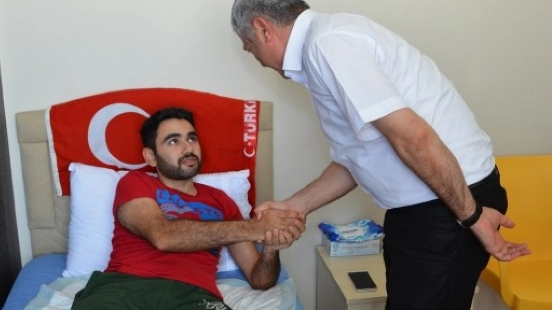 Başkan Polat'tan, 15 Temmuz Gazisi Alpdemir'e Ziyaret