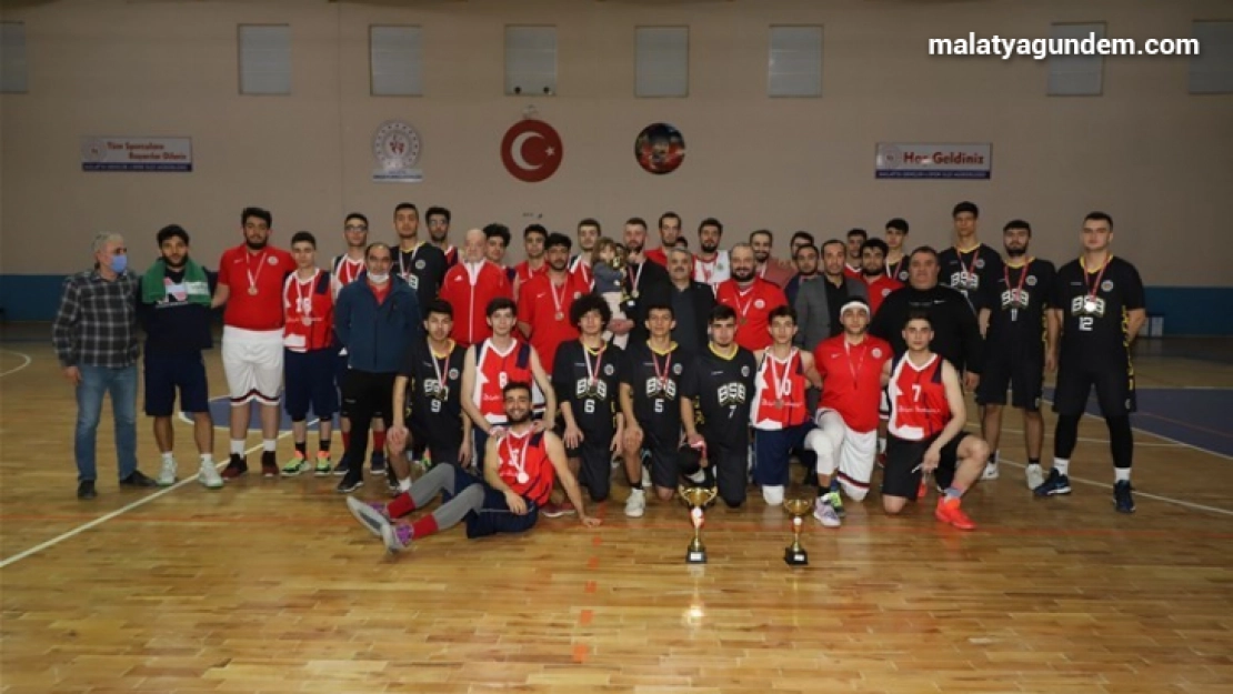 Basketbol'da kupalar sahibini buldu