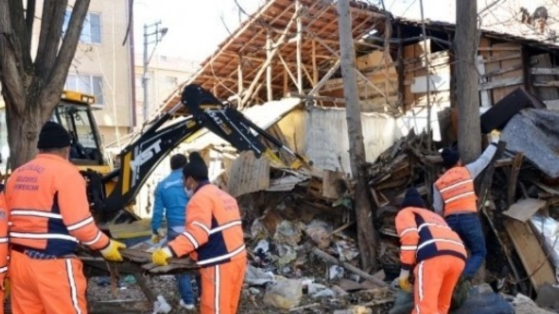 Battalgazi Belediyesi Çöp Evi Temizledi