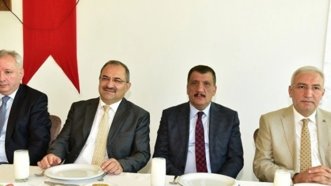 Gürkan Muhtarlar İle Bir Araya Geldi