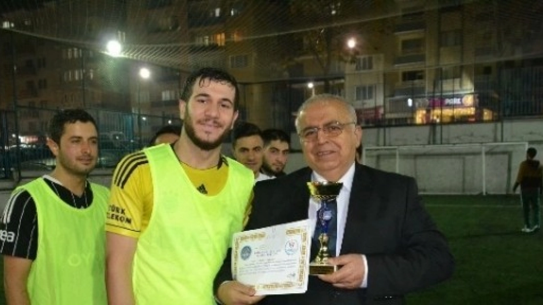 Battalgazi Öğrenci Yurdu Tarafından Futbol Turnuvası Yapıldı