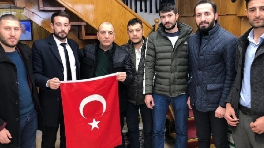 Battalgazi'de Bayrak Dağıtımı