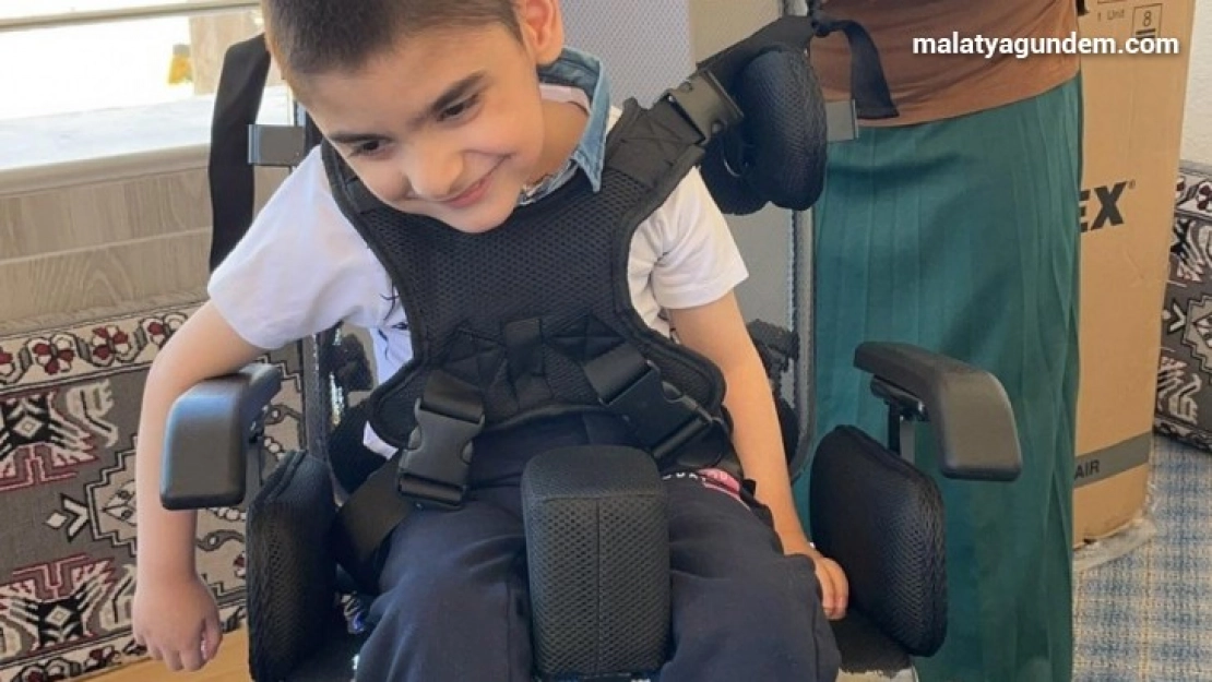 Bedensel engelli Yusuf'un tekerlekli sandalye sevinci