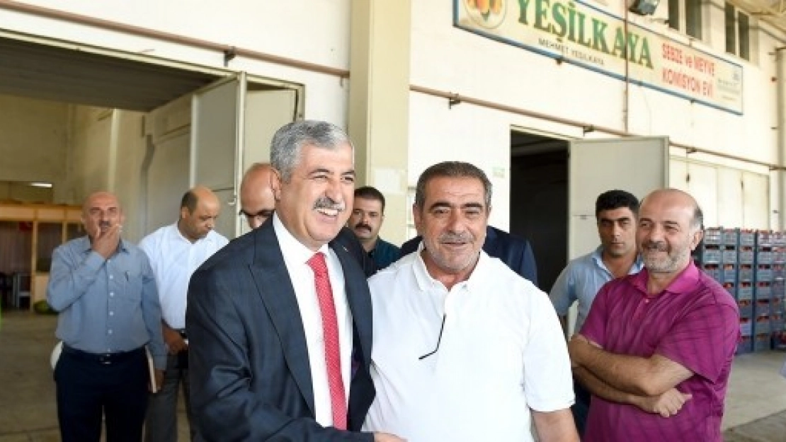 Belediye Başkanı Hal Pazarı Esnafıyla Kahvaltıda Buluştu