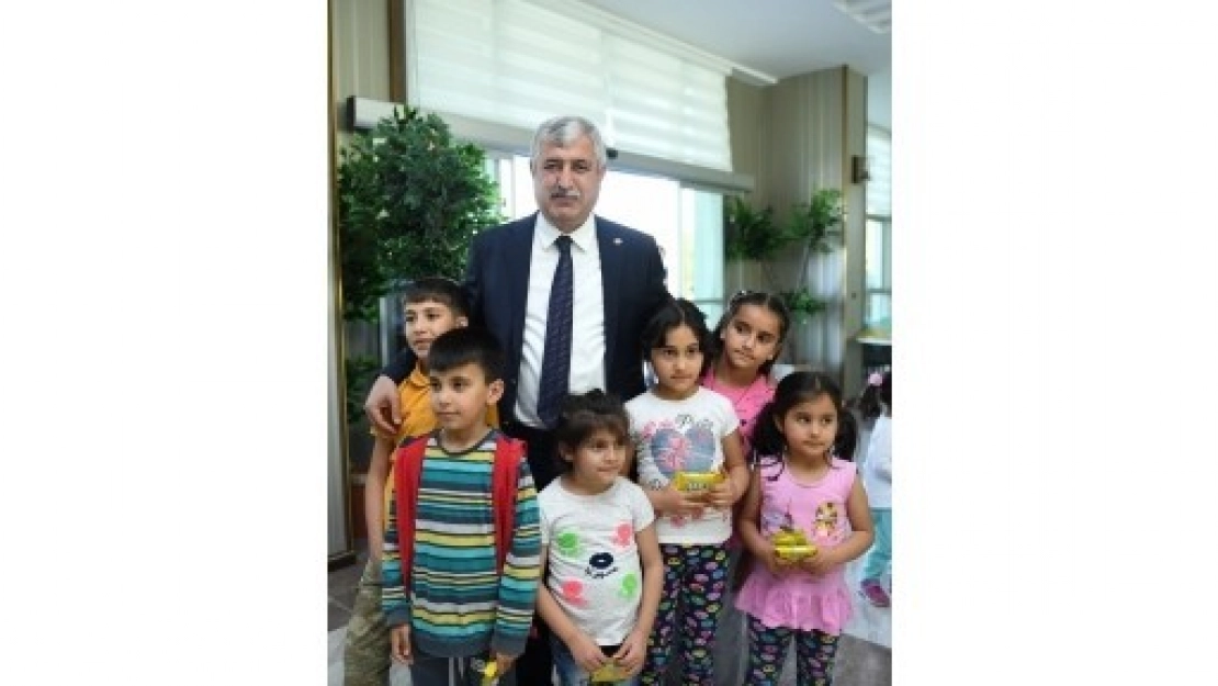 Başkanı Polat'tan 23 Nisan Mesajı