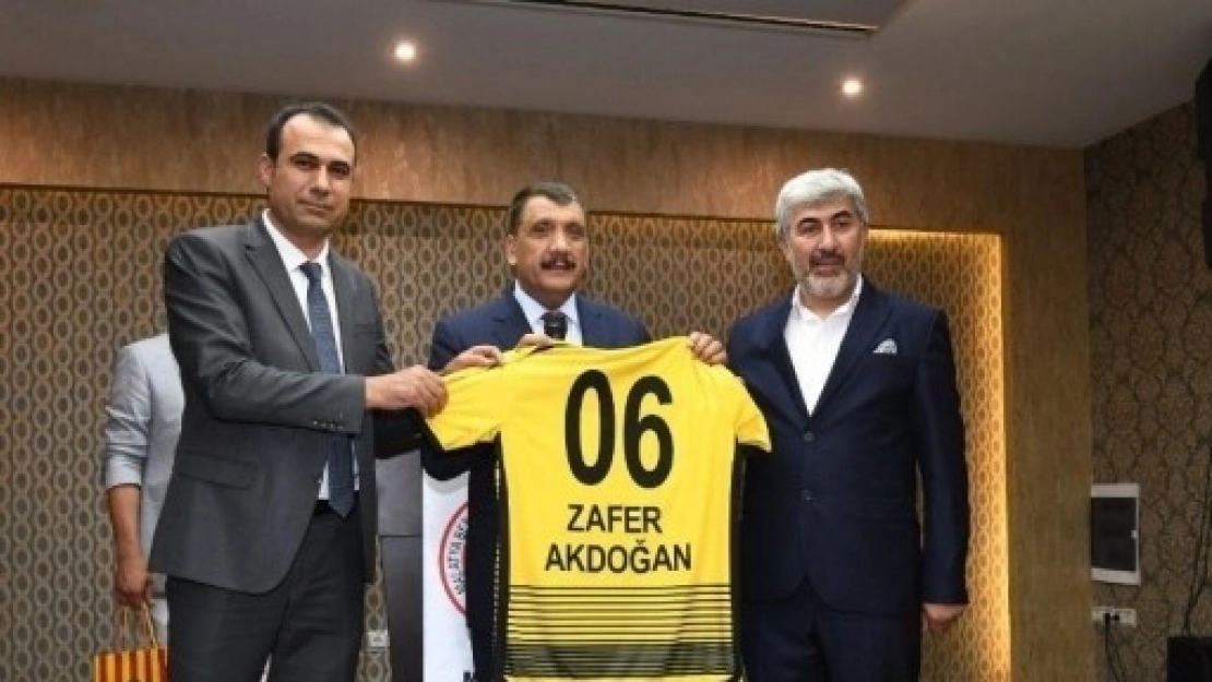 Berberler Ve Kuaförler Odasından İftar Yemeği