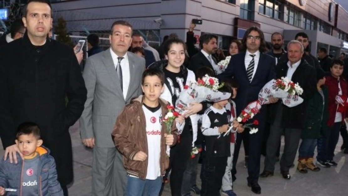 Beşiktaş'a Coşkulu Karşılama
